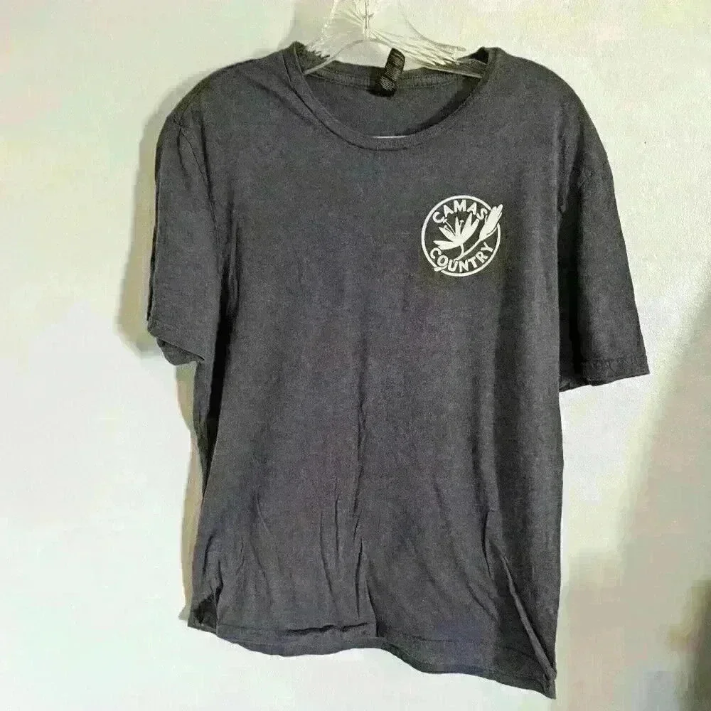 Men's size M camas country tshirt
